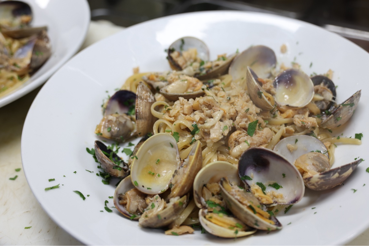 Linguine with clams and fresh herbs